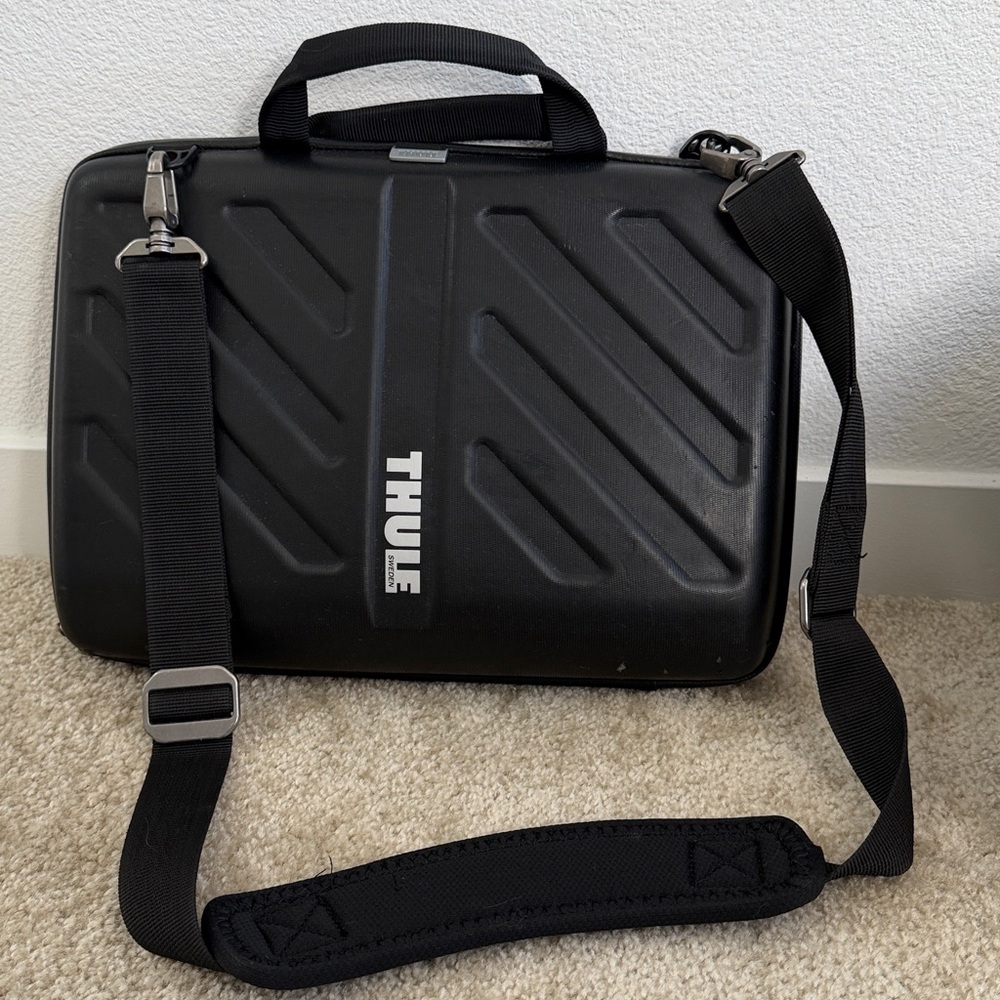 Thule Black Laptop Bag with Shoulder Strap